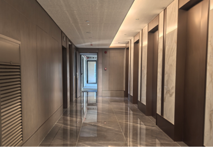 华与科工集团中标天安岗头城市更新02-11地块5、6栋塔楼标准层公区装修工程